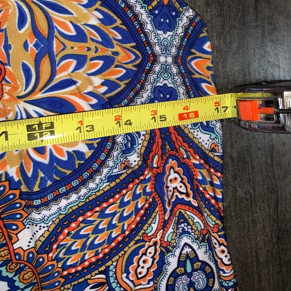 R&K Vibrant Women’s form fitting size Lg - Picture 6 of 9